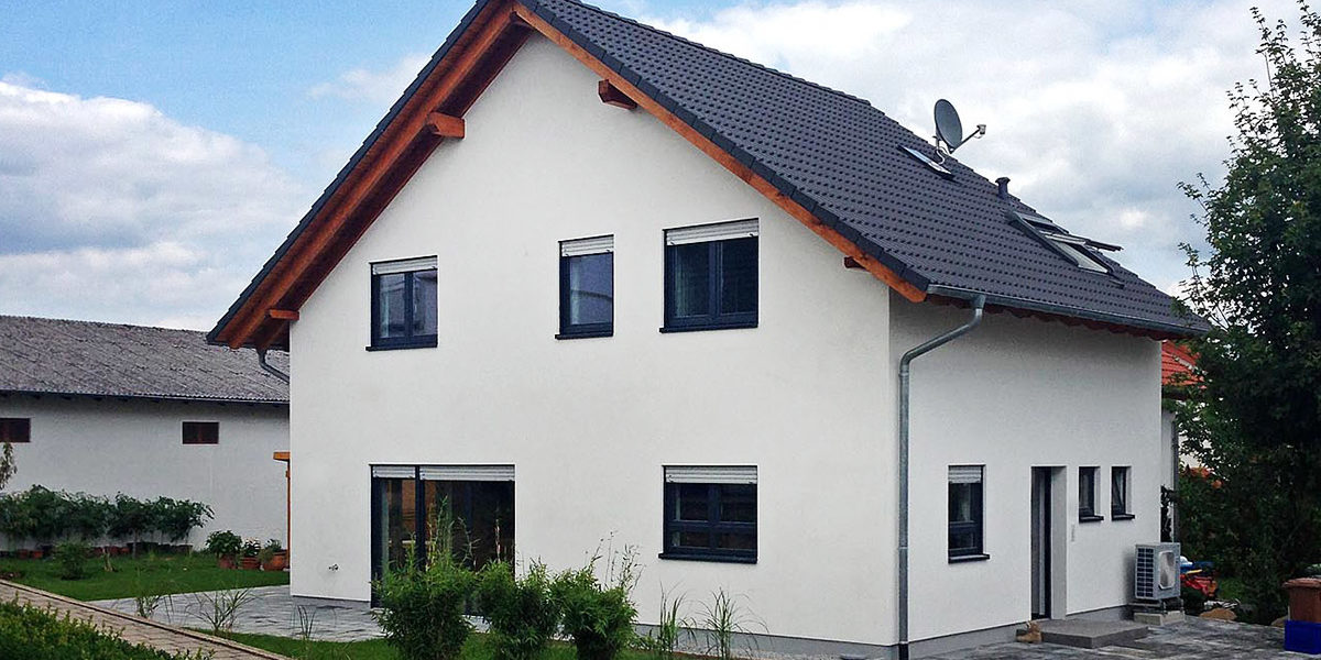 Seitenansicht eines Referenz-Hauses in Gaiberg ohne Keller