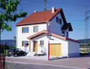 Haus mit Garage in einem Neubaugebiet